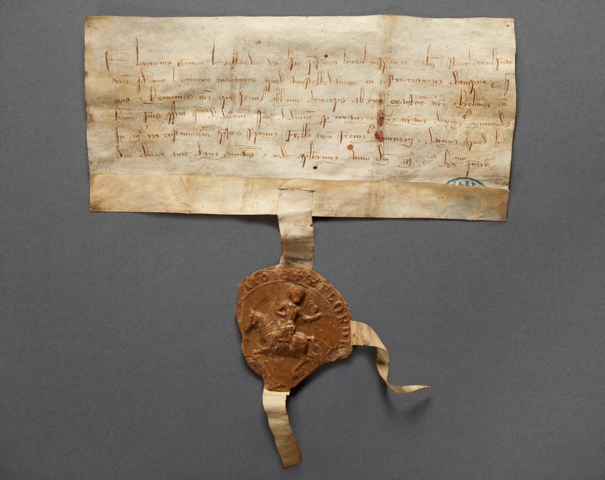 Dokumen hak istimewa bebas pungutan tol (toll privilege) yang saat ini disimpan di Gedung Arsip Amsterdam (Amsterdam Archief). Dokumen ini yang menjadi dasar tanggal lahir Kota Amsterdam 27 Oktober 1275