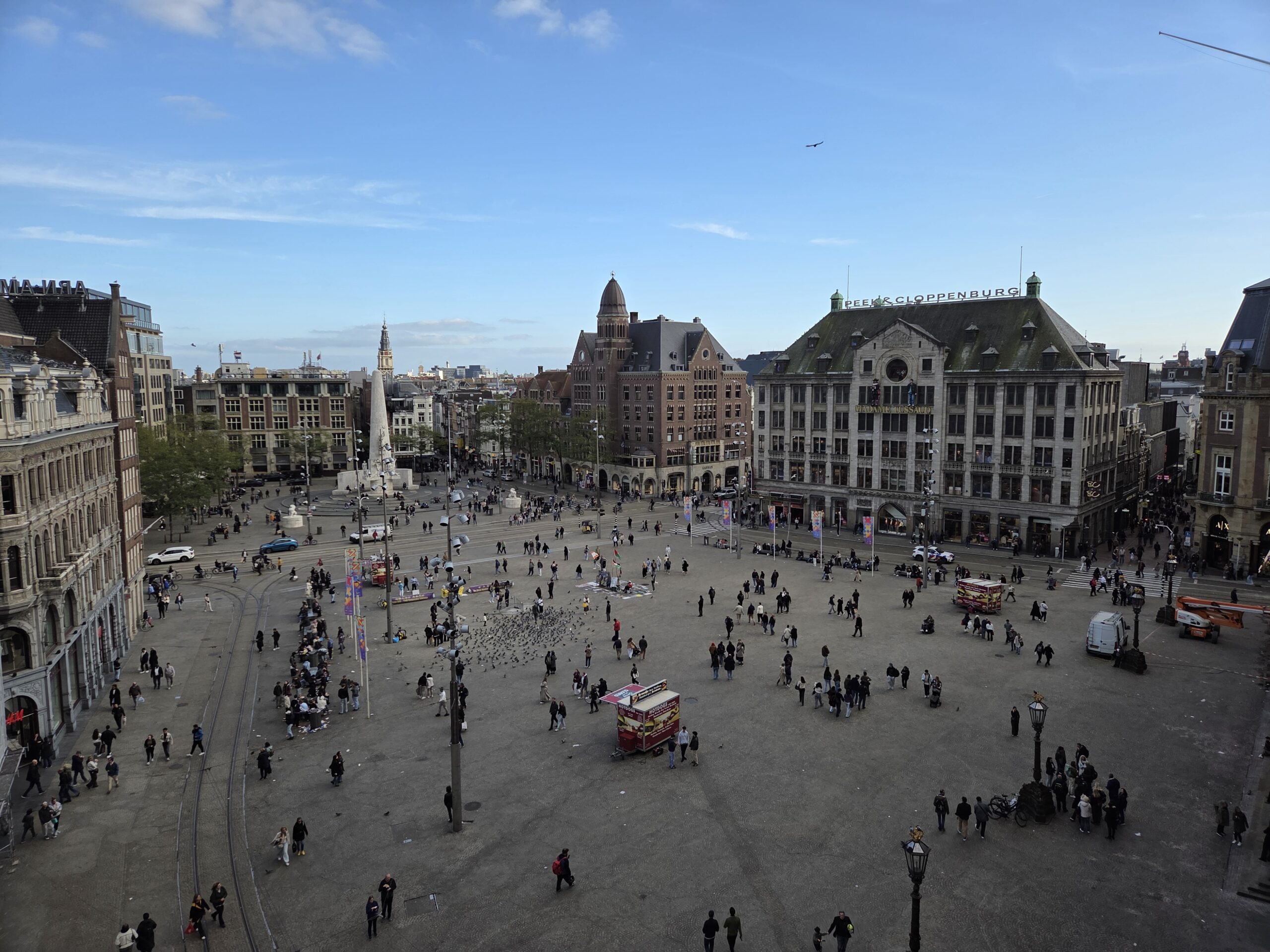 Dam Square tahun 2025 dilihat dari Menara Nieuwe Kerk (Sumber: Hengky Kurniawan).