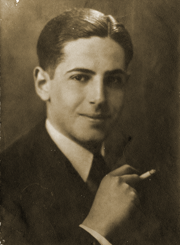 Foto George Maduro dan ketika latihan berkuda