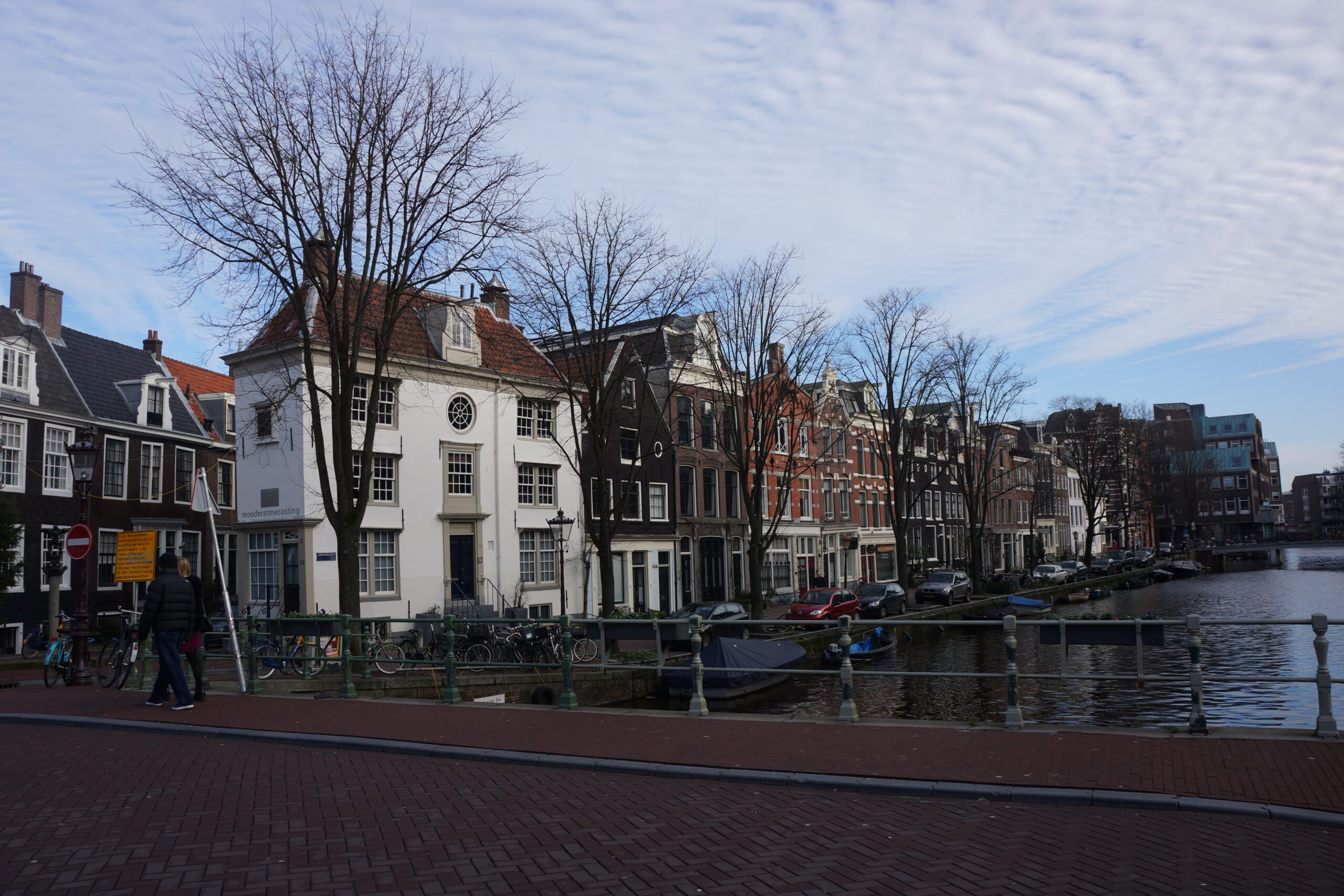 Kota Amsterdam yang padat, kompak dan nyaman dengan kanal yang cantik (Foto diambil oleh Hengky Kurniawan)