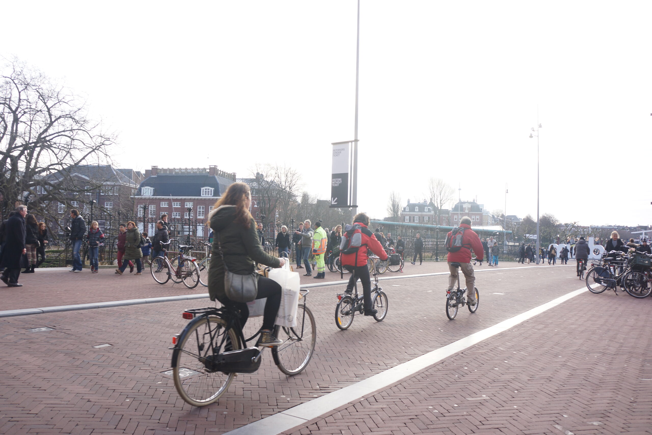 Kota Amsterdam yang padat, kompak dan nyaman dengan kanal yang cantik (Foto diambil oleh Hengky Kurniawan)