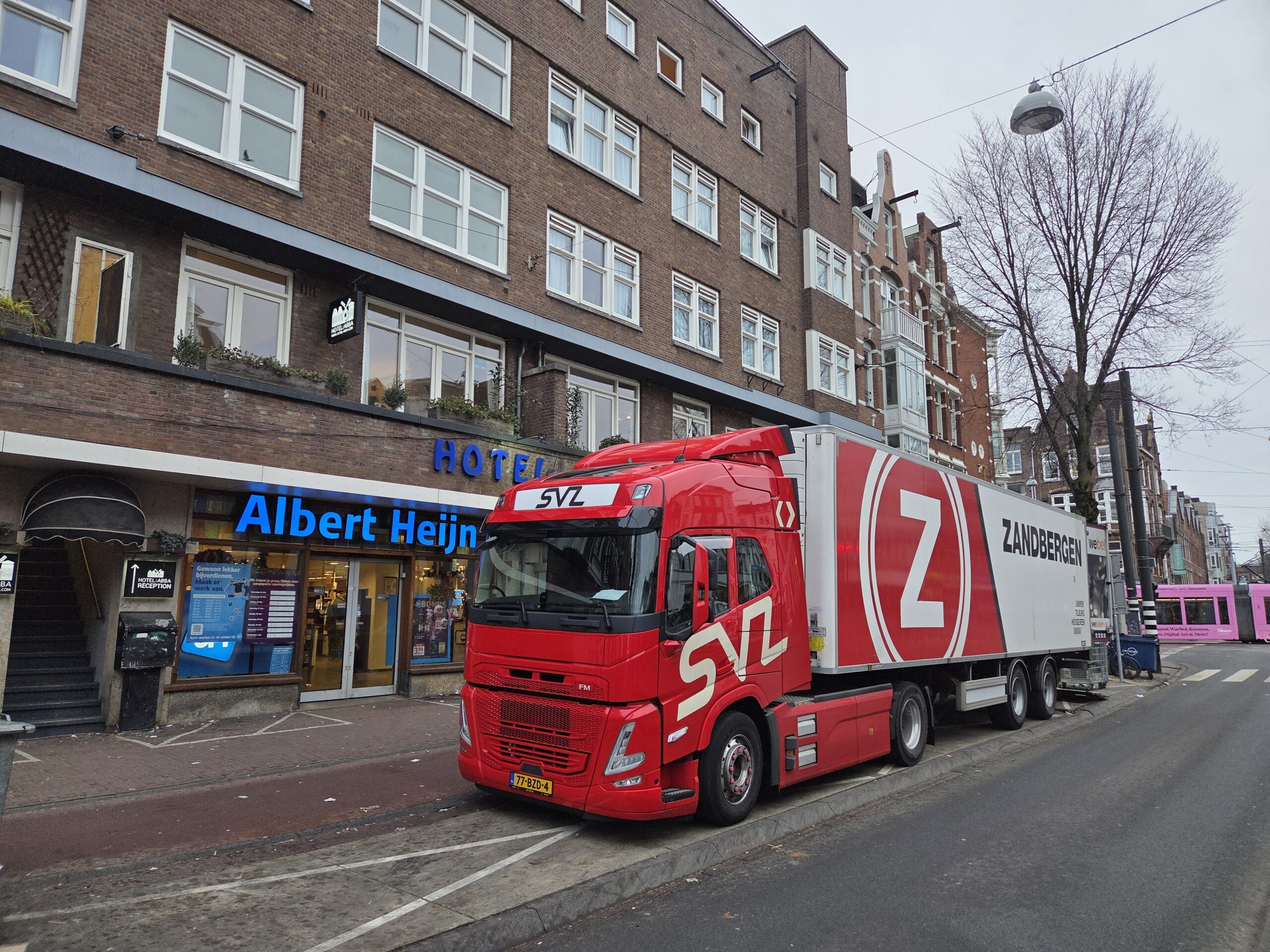 Albert Heijn, salah satu jaringan supermarket terbesar di Belanda (Foto: Hengky Kurniawan)