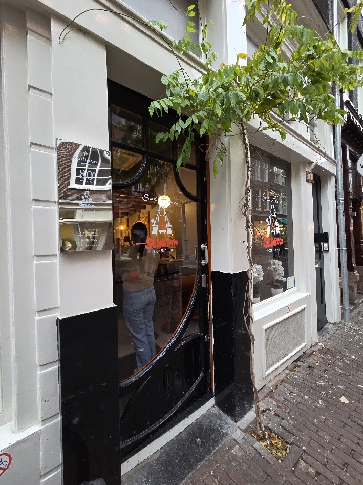 Salah satu restoran Indonesia yang beroperasi di Belanda (Foto: Hengky Kurniawan)