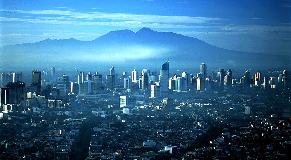 Metropolitan Jakarta yang terus berkembang (Foto diambil oleh Hengky Kurniawan dan Beberapa Sumber)