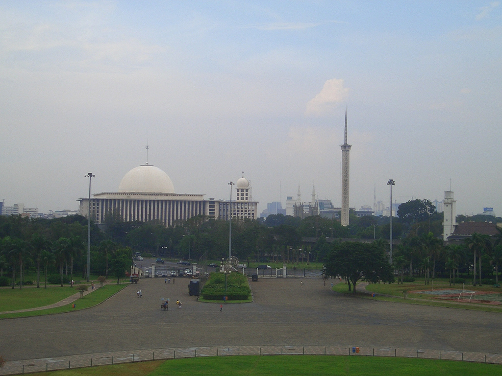 Metropolitan Jakarta yang terus berkembang (Foto diambil oleh Hengky Kurniawan dan Beberapa Sumber)