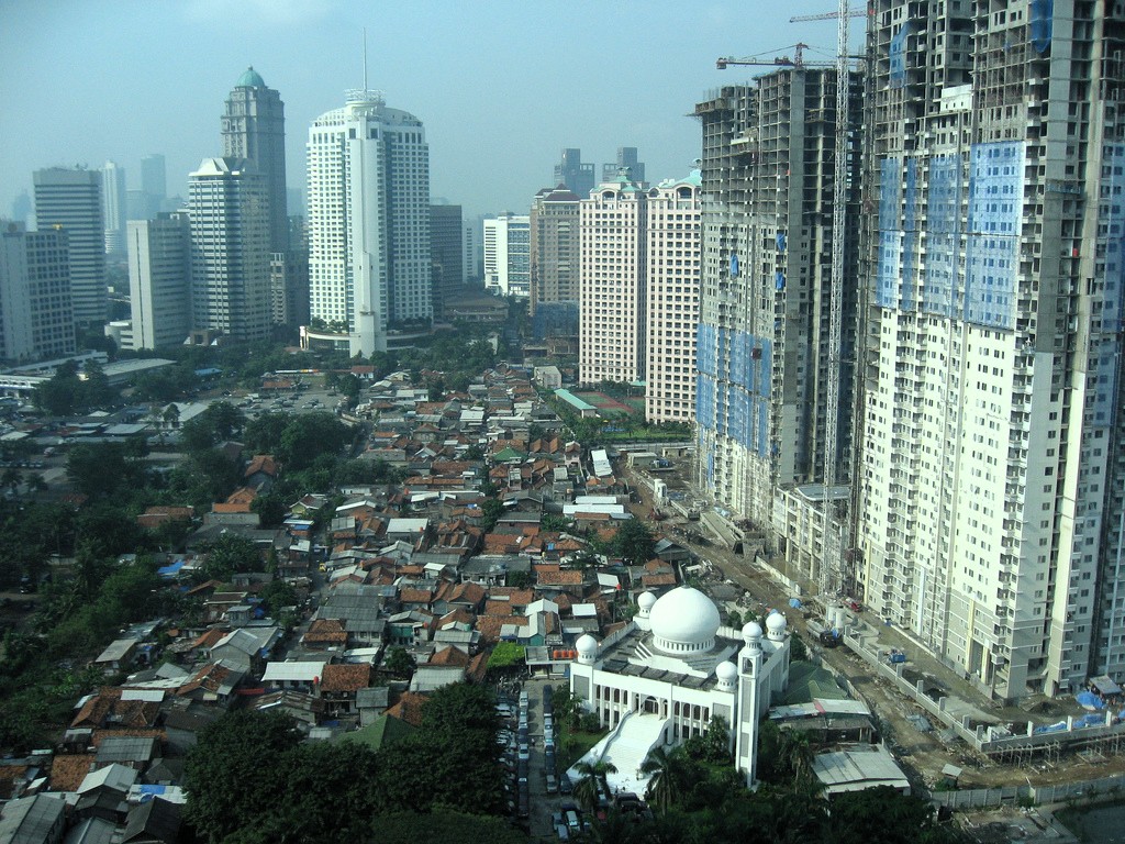 Metropolitan Jakarta yang terus berkembang (Foto diambil oleh Hengky Kurniawan dan Beberapa Sumber)