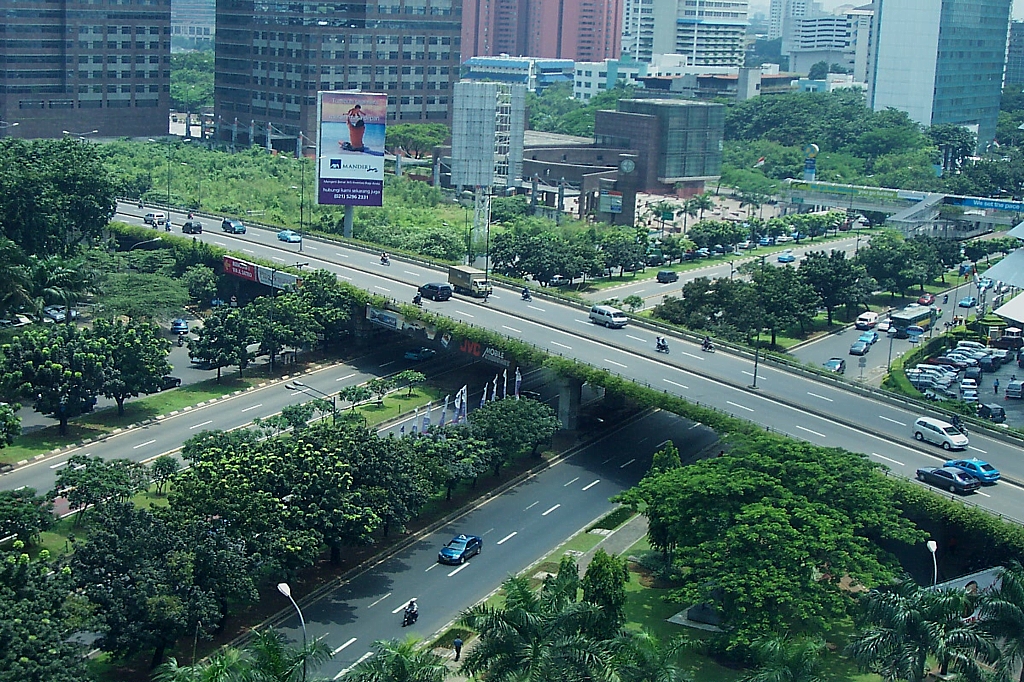 Metropolitan Jakarta yang terus berkembang (Foto diambil oleh Hengky Kurniawan dan Beberapa Sumber)