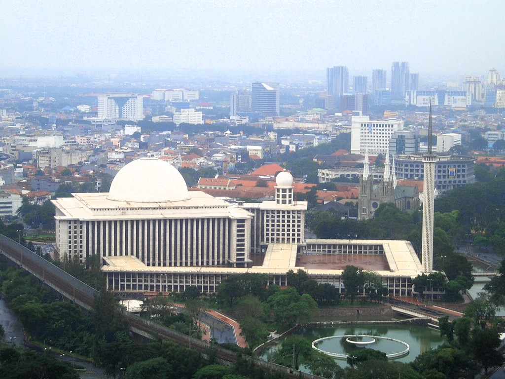 Metropolitan Jakarta yang terus berkembang (Foto diambil oleh Hengky Kurniawan dan Beberapa Sumber)