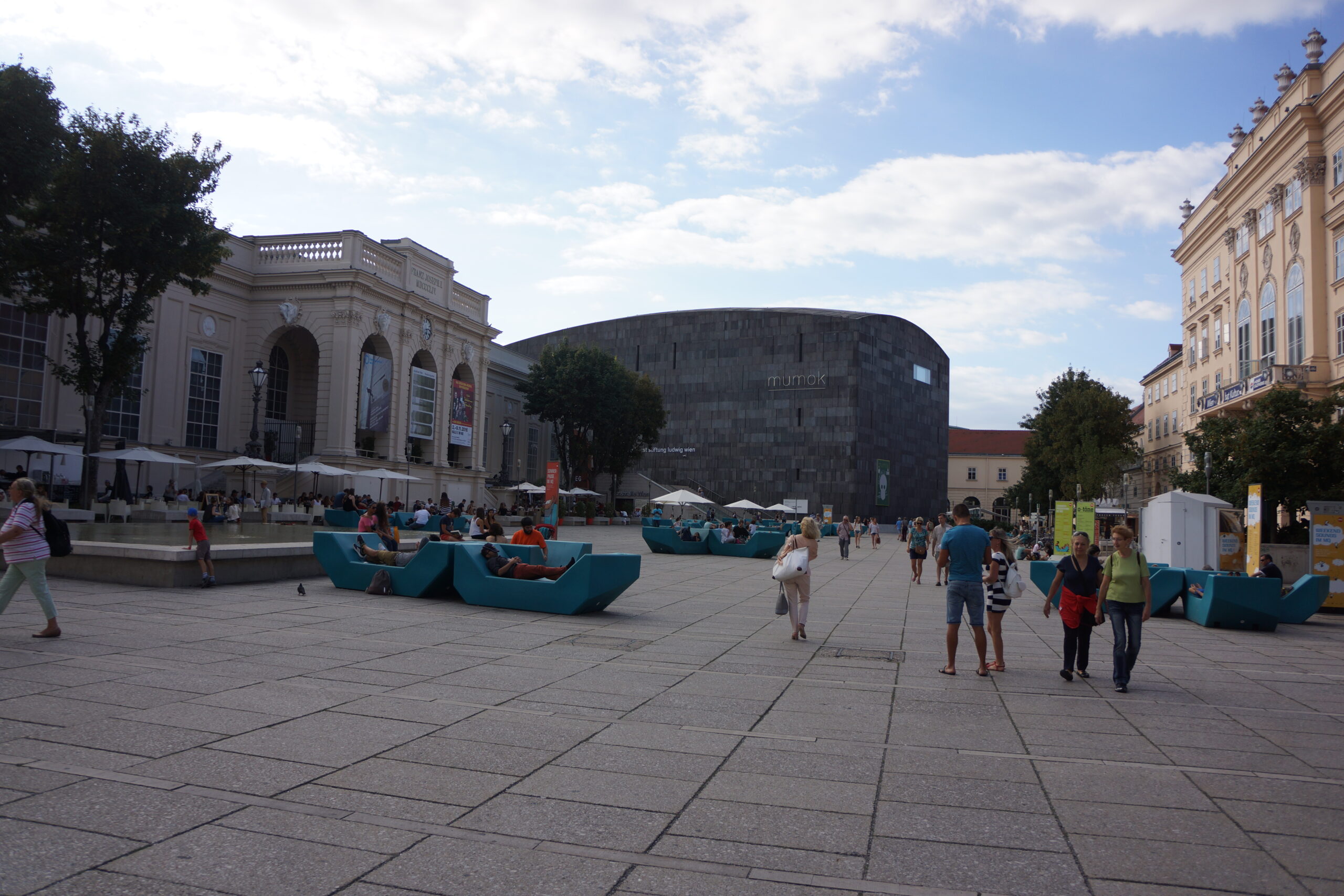 Kota Wina yang modern dan banyak tempat terbuka hijau dan trotoar yang lebar (Foto diambil oleh Hengky Kurniawan)