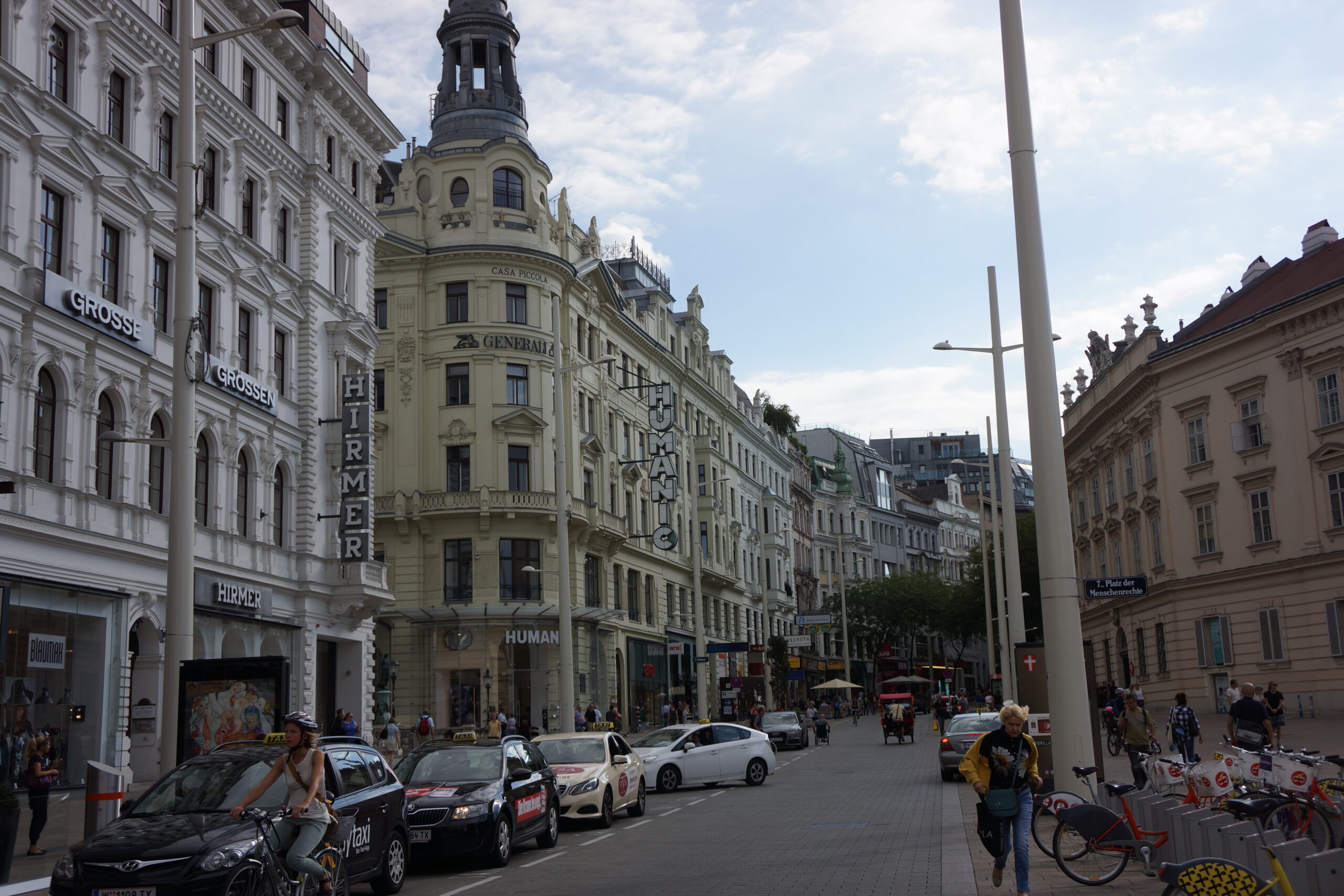 Kota Wina yang modern dan banyak tempat terbuka hijau dan trotoar yang lebar (Foto diambil oleh Hengky Kurniawan)