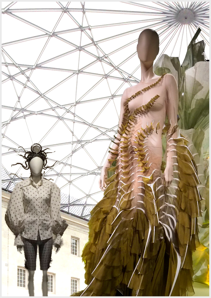 Gaun Hydromedusa karya Iris van Herpen (Sumber: Cor Perrier)