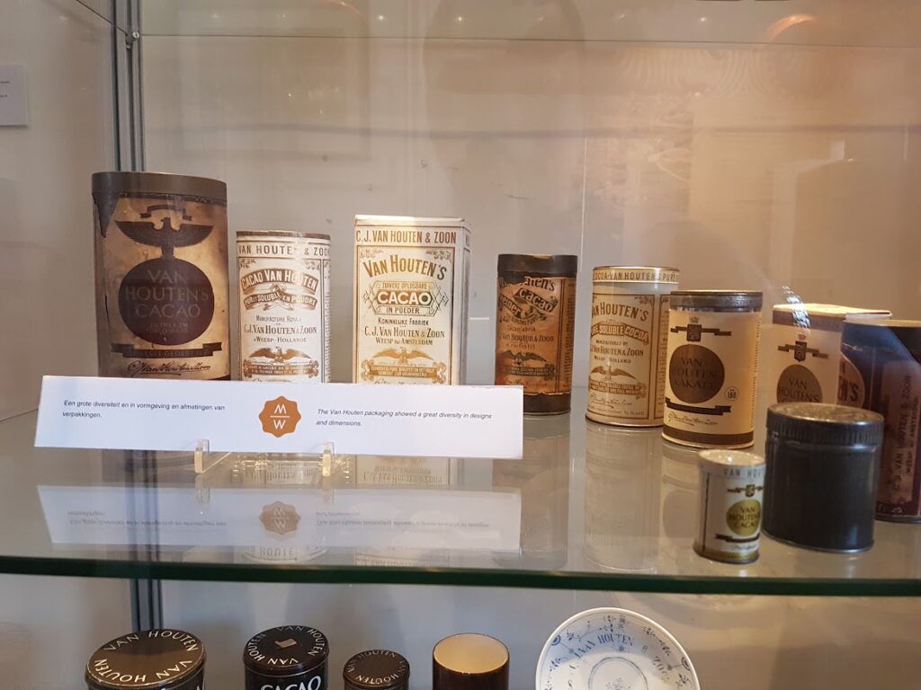 Kakao van Houten, 1828. Belanda terkenal sebagai pembuat produk kakao sejak ratusan tahun lalu (Foto: Hengky Kurniawan, dari Museum Weesp Belanda)