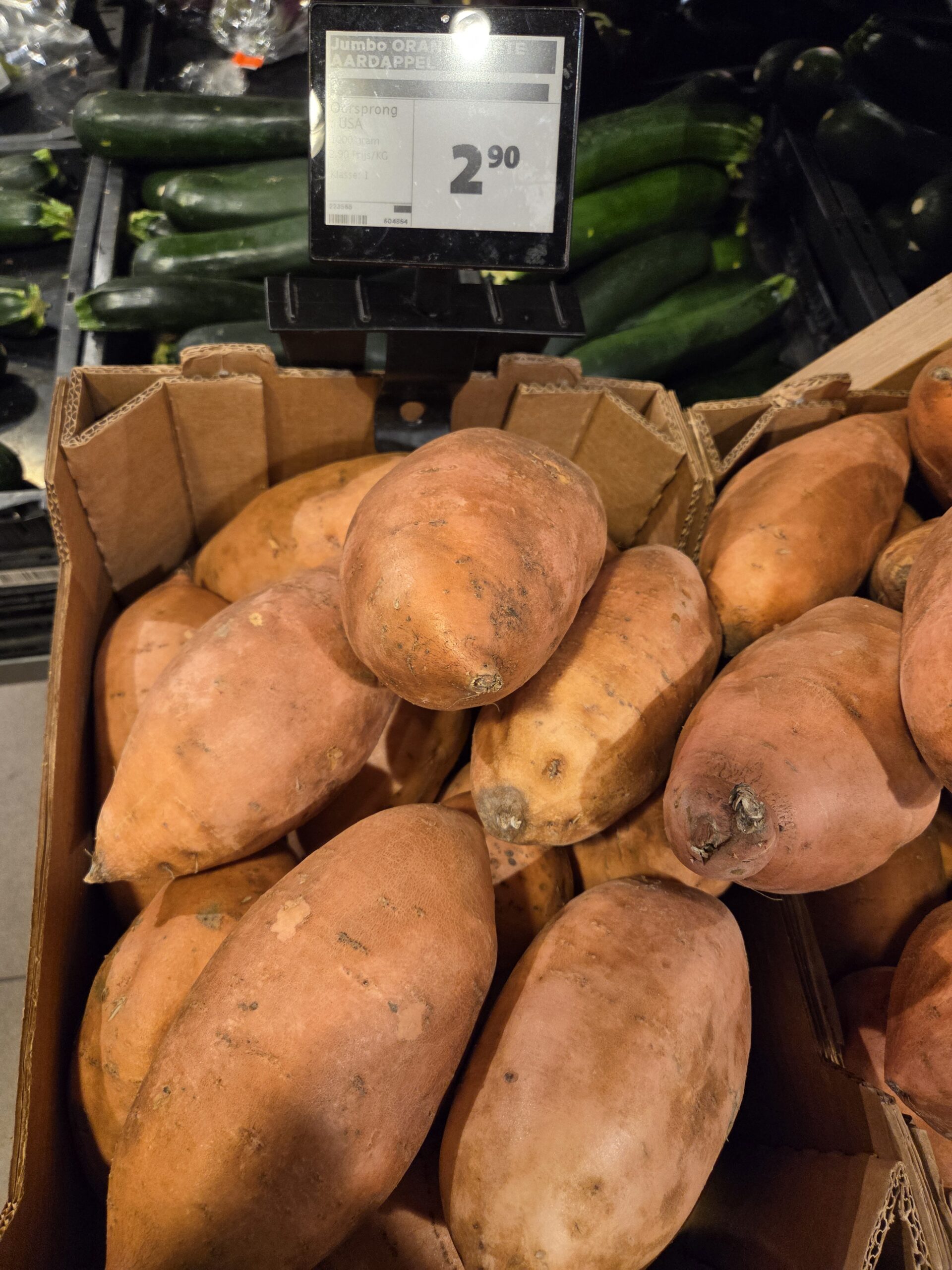 Produk bumbu segar beku dan umbi segar di Belanda (foto: Hengky Kurniawan)