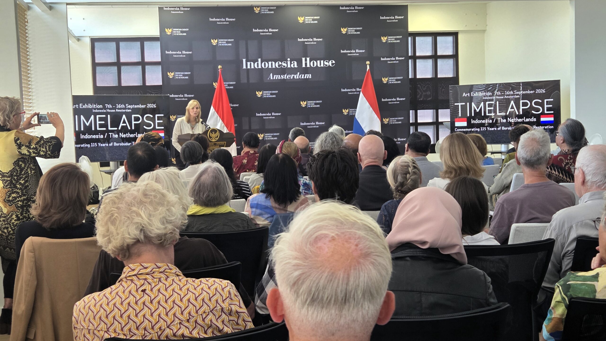 Marianne Venderbosch, kurator dan seniman pameran Timelapse Borobudur (foto: Hengky Kurniawan).