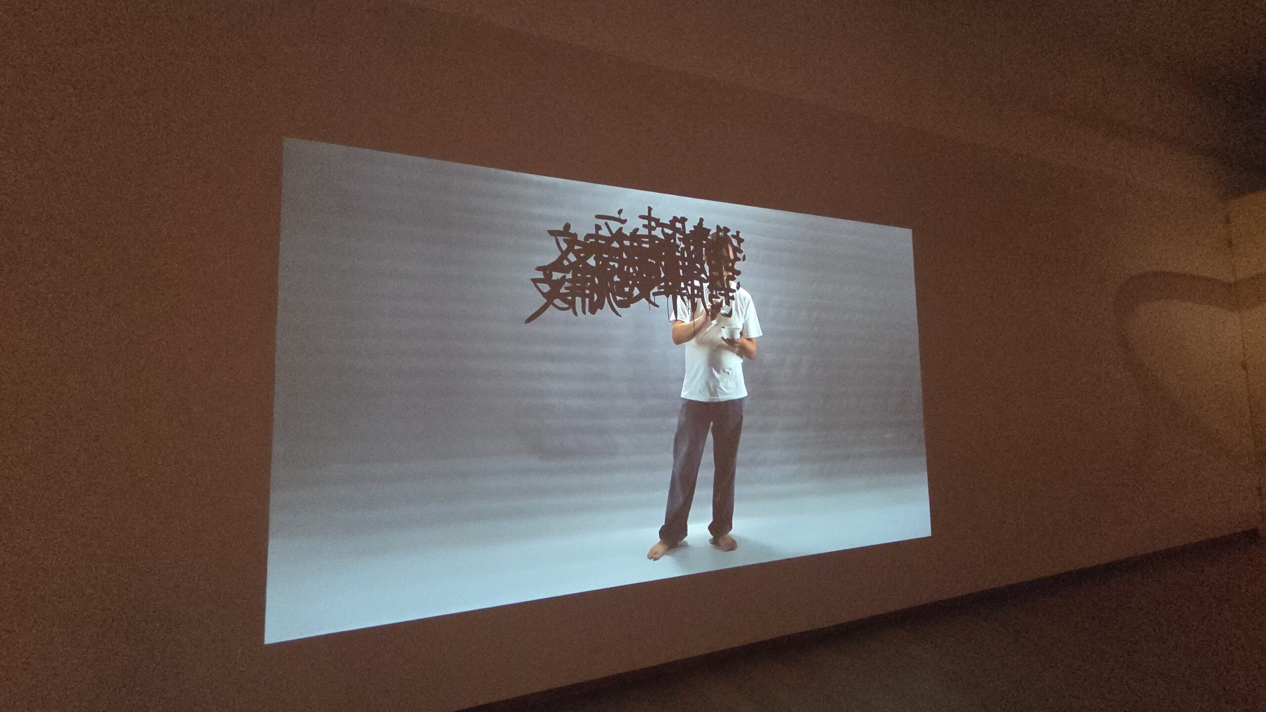 Cuplikan video Writing in the Rain karya FX Harsono (foto: burostedelijk.nl).