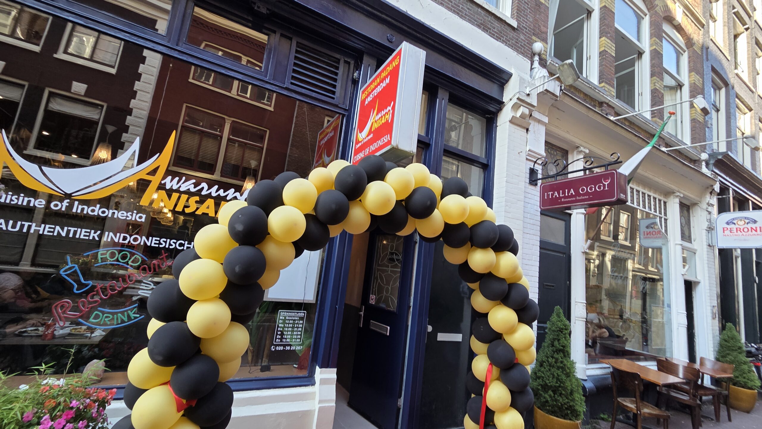 Warung Anisah, salah satu restoran Indonesia yang memiliki niche market, membuka cabang baru di Amsterdam di tengah persaingan sektor horeca yang ketat (foto: Hengky Kurniawan)