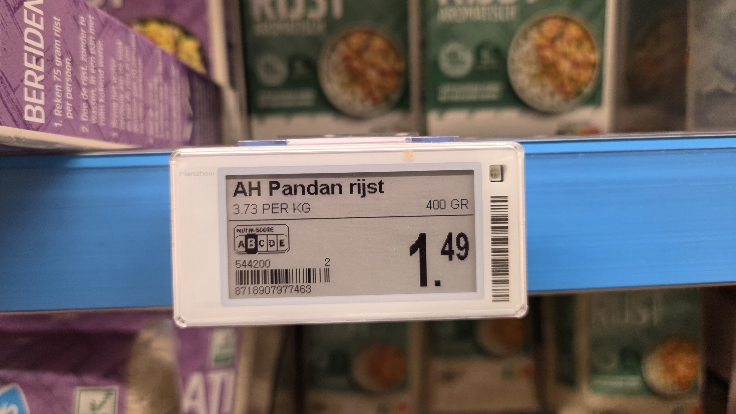 Harga beras pandan di salah satu jaringan supermarket besar di Belanda yang juga mengalami kenaikan (foto: Hengky Kurniawan)